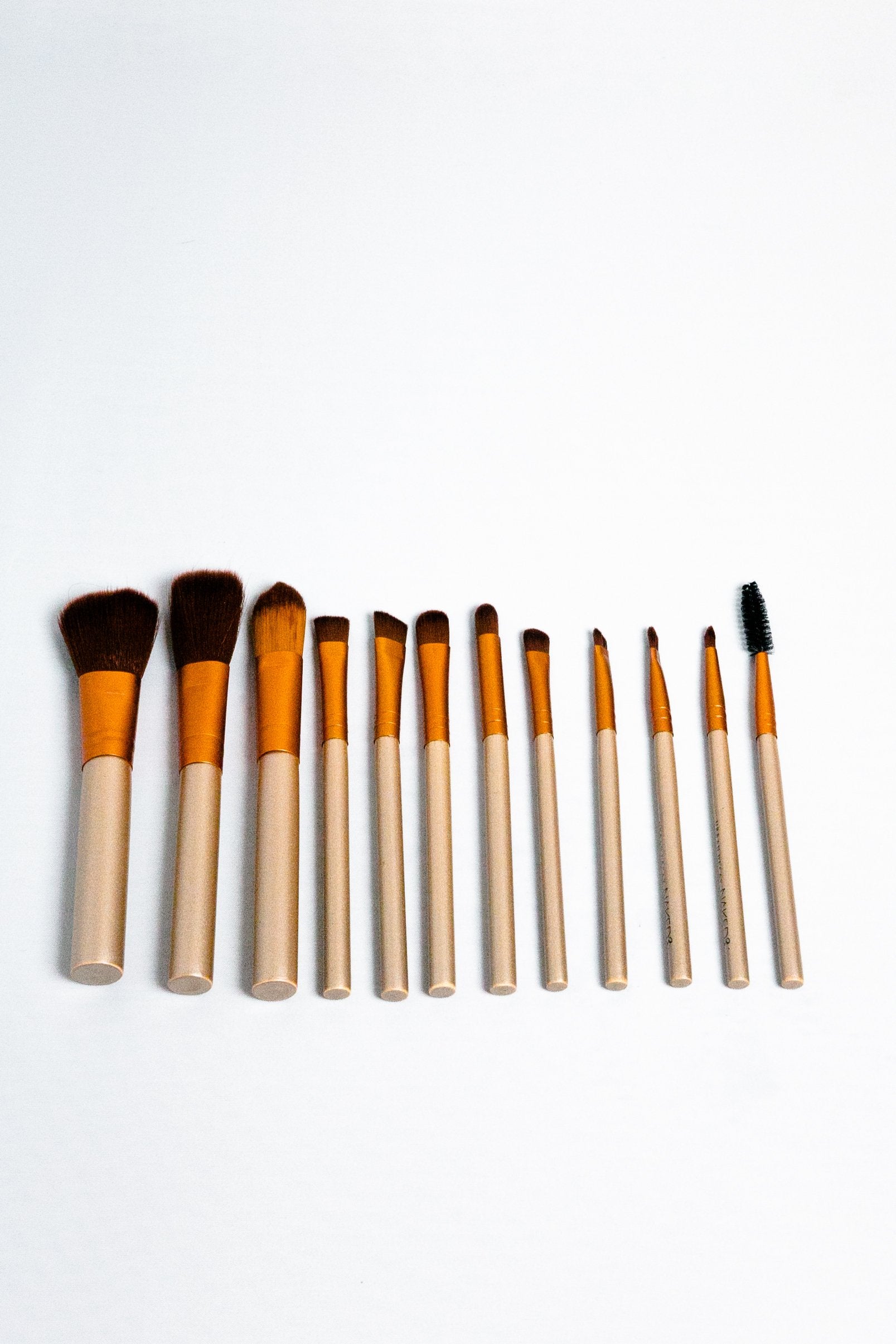 High quality makeup brushes with elegant handles - Brochas de maquillaje de alta calidad